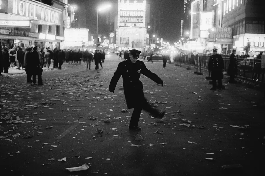 Joel Meyerowitz Turns a Night Street into Theater
