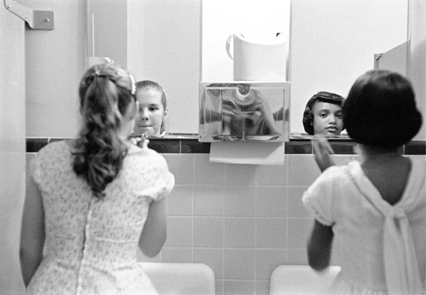 Eve Arnold’s Quiet Mastery of Reflection and Presence