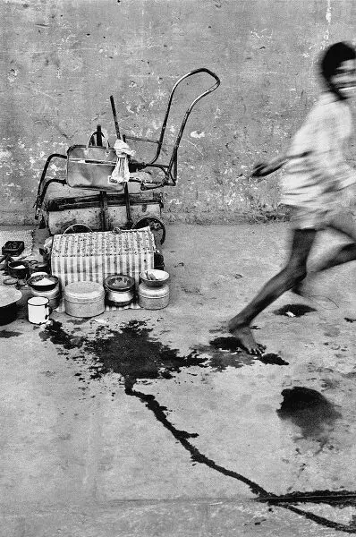 Raghu Rai Finds Motion, Trace, and Presence on Kasturba Hospital Marg