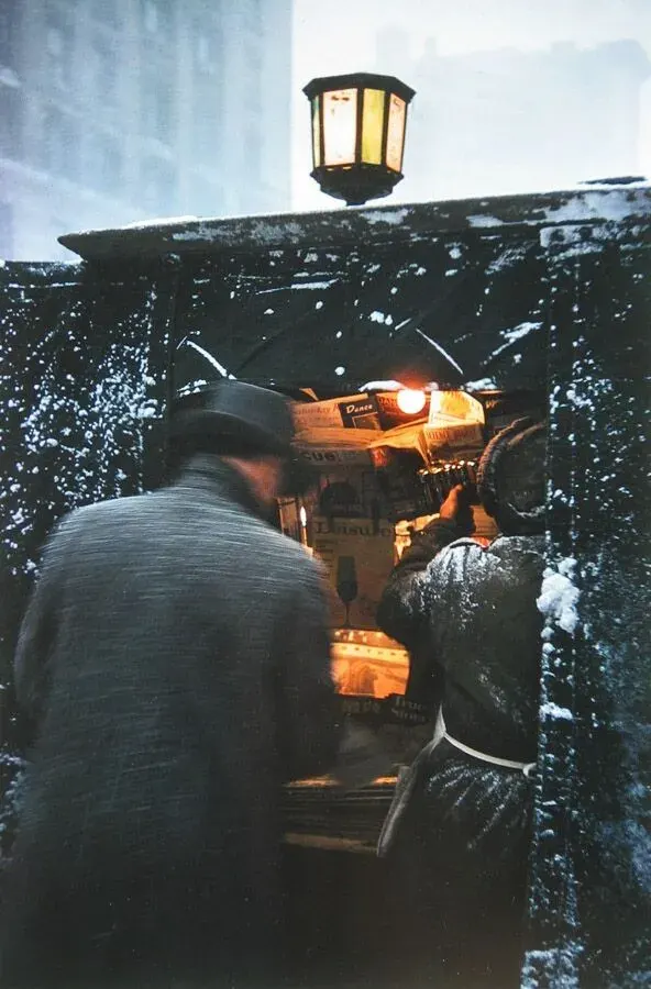 Saul Leiter’s Winter Threshold of Warmth and Motion