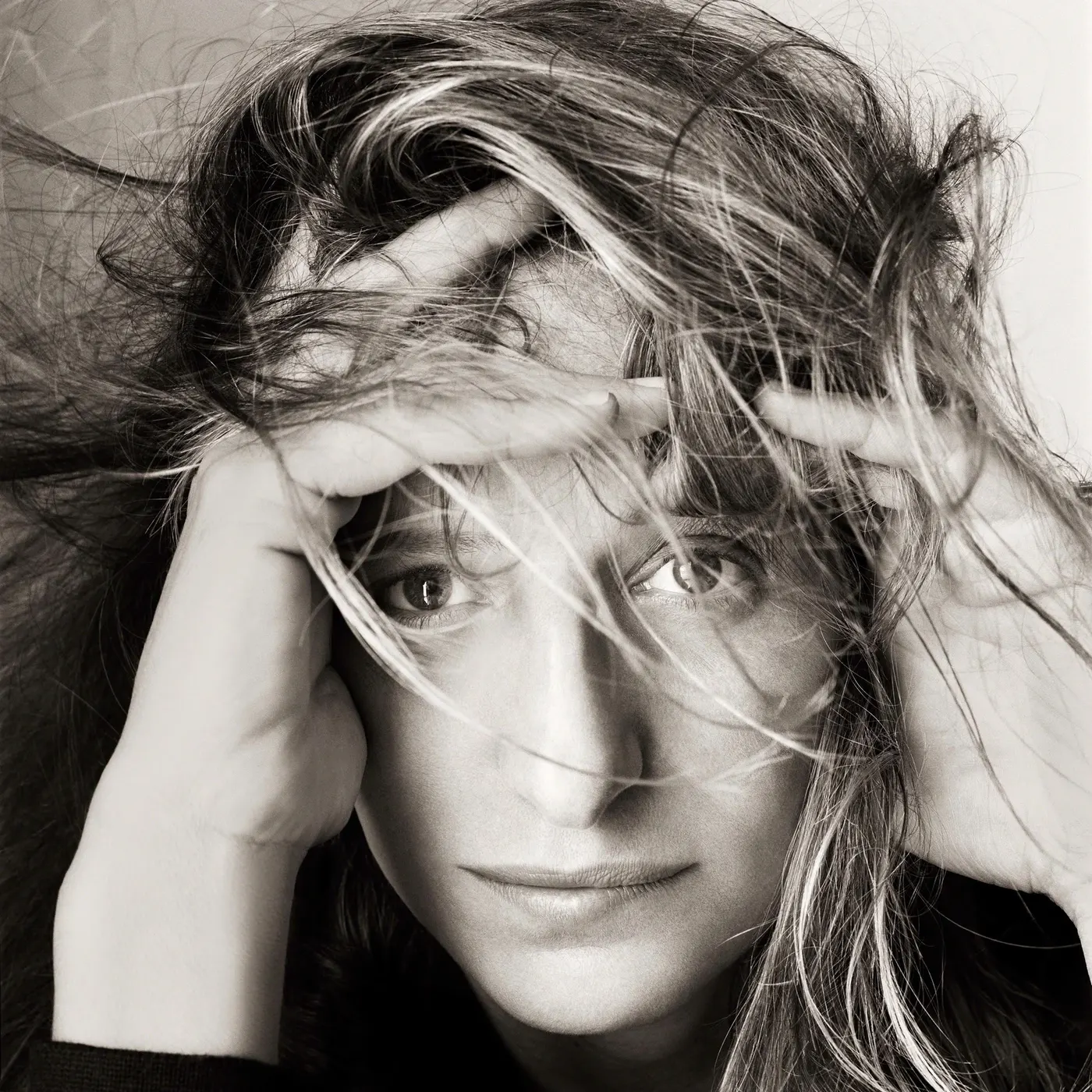 A Portrait Built on Presence, Motion, and Monochrome Grace (Annie Leibovitz)