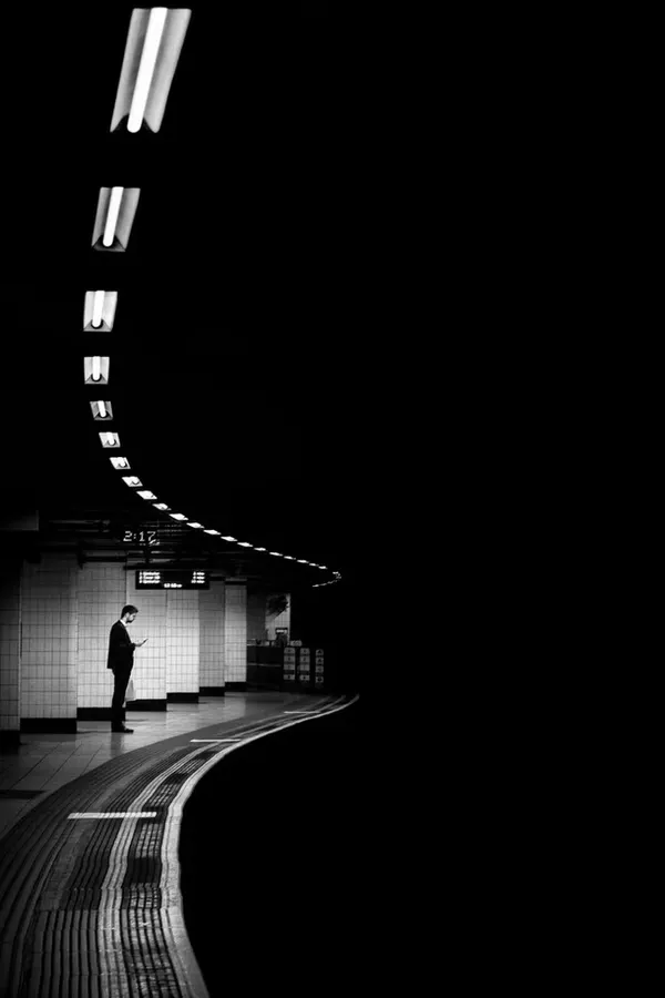 Alan Schaller’s Elegant Study of Solitude on a Subway Platform
