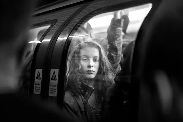 Framed in Transit: The Quiet Magnetism of Alan Schaller’s Subway Portrait