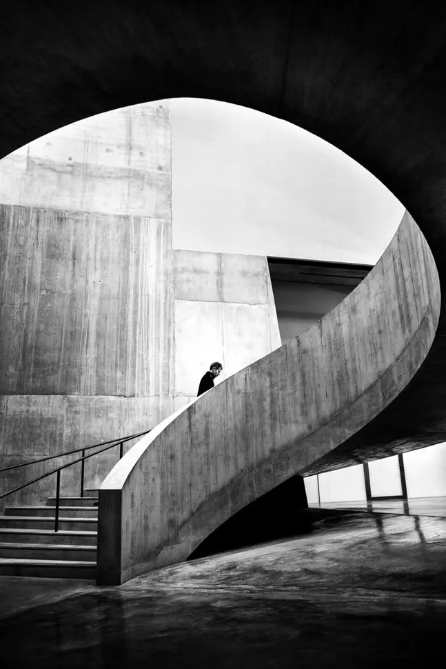 Alan Schaller’s Monumental Study in Curve, Light, and Solitude
